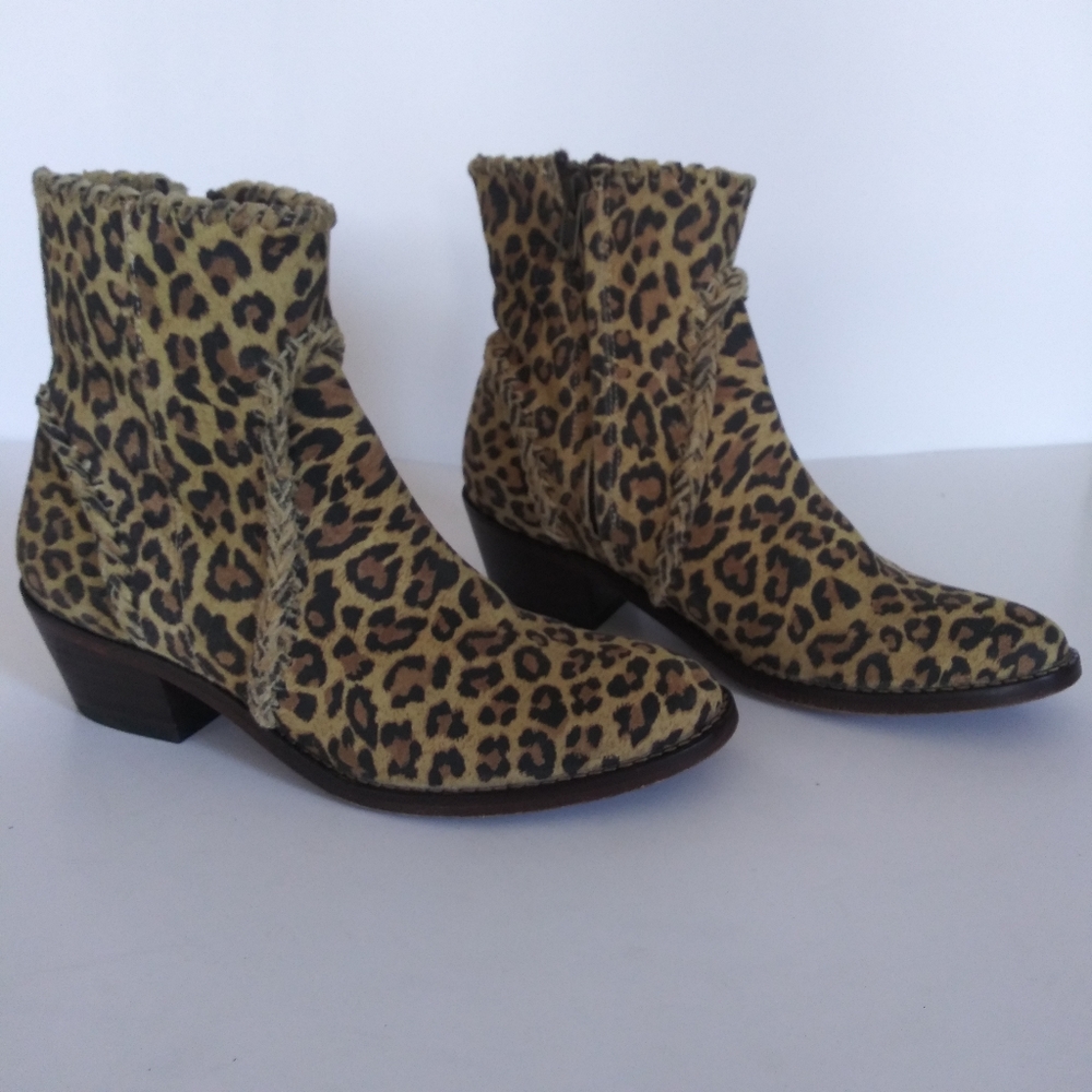 Very volatile "varela" leather leopard print boots